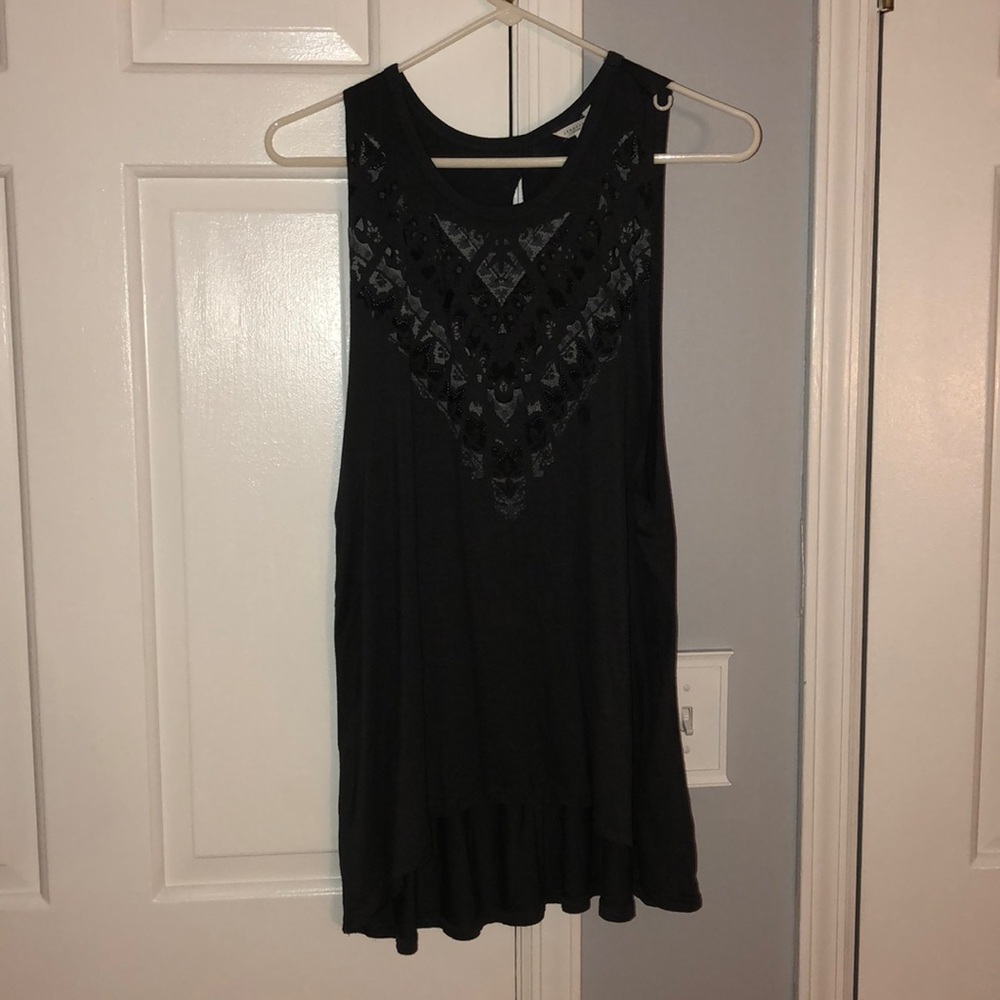black/gray muscle tee